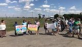 Жители одного из сел Херсонщины перекрыли дорогу, требуя организовать 4 ОТГ, а не одну. ВИДЕО+ФОТОрепортаж