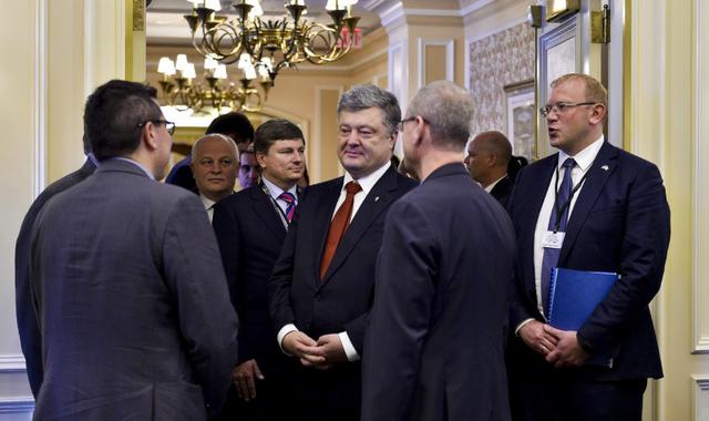 Порошенко обсудил с депутатами Канады усиление санкций против РФ 01 Порошенко обсудил с депутатами Канады усиление санкций против РФ 01