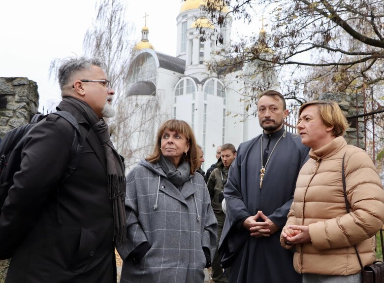 Греція продовжить надавати підтримку Україні, - президентка Сакелларопулу 02