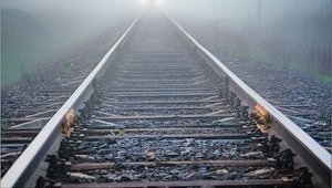 Пассажирский поезд насмерть сбил десятиклассницу на Львовщине, - полиция