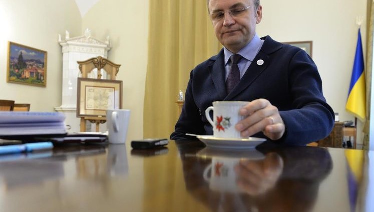Закарпаття відрізали від України, - Садовий написав листа Порошенку