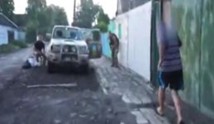 "Take this bastard! He came out toward us in greenery," - Ukrainian military fight with militants near Marinka. VIDEO