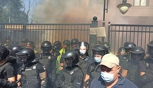 Полиция сообщила о нескольких гражданах, пострадавших в ходе столкновений на Банковой
