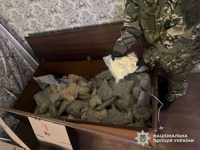 Нацполиция обезвредила крупнейшее наркогруппировку в Украине