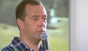 Медведев: "Если Украина хочет развивать экономические отношения, то мы к этому готовы"