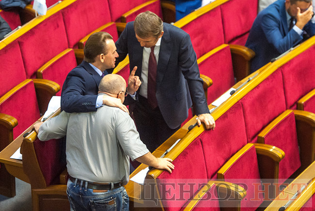 Эмоциональное совещание БПП, объятия Биловола и Безбаха и спор Таруты о богатых и бедных странах, - рабочий день в Раде 12 июля 05