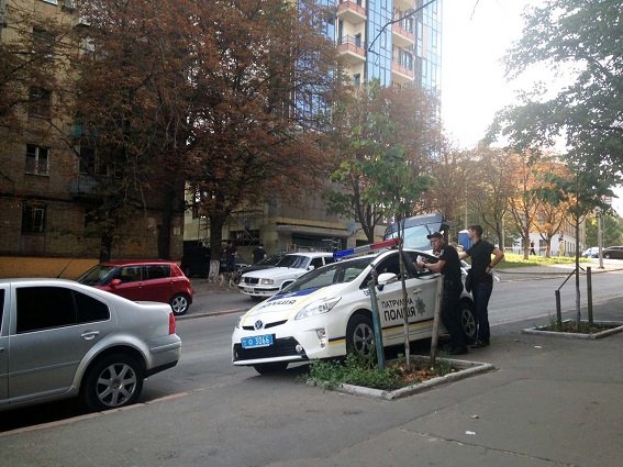 Київські поліцейські зі стріляниною затримали трьох грабіжників 03