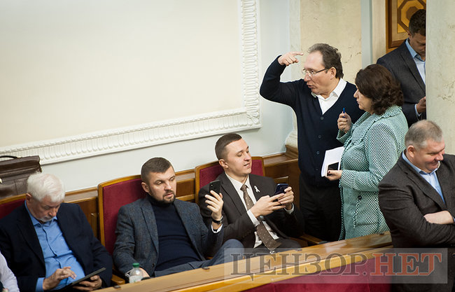 Поцелуй Матиос и Таруты и Ивченко с цепом, - день работы Рады 4 декабря 13