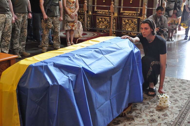 Із загиблим в бою з окупантами воїном Романом Барвінком (Скрипалем) попрощалися в Києві 31