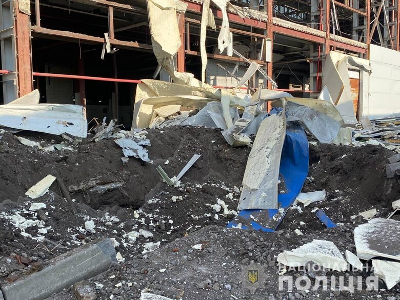 Окупанти вночі завдали ракетного удару по Мерефі на Харківщині, пошкоджено цехи підприємства, поранено охоронця 09