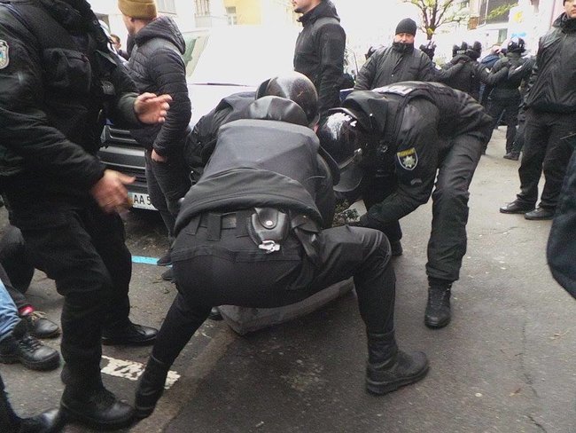 Прихильники Саакашвілі намагаються прорвати кордон поліції 14