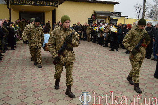 З начальником розвідки 8-го окремого гірсько-штурмового батальйону 10-ї ОГШБр майором Кузнєцовим попрощалися в Івано-Франківську 17