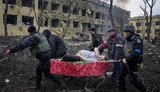 Российские оккупанты угрожают врачу из Мариуполя Чумарину, который рассказал о гибели беременной после бомбежки роддома в Мариуполе