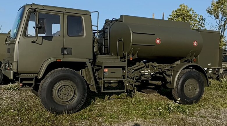 Украинские военные получат бронированные Land Rover для эвакуации, бензовозы и грузовики 04