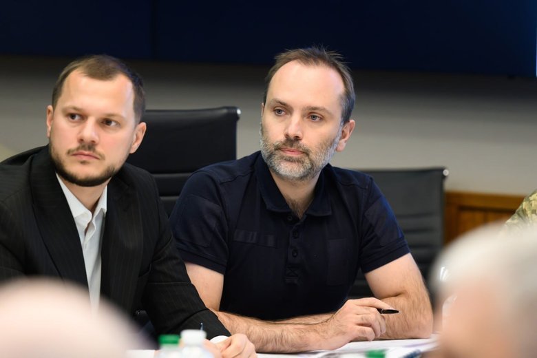 Зеленський зібрав Ставку: обговорювали захист залізниці, АЗС та логістики