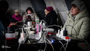 Понад 9 тис. родин у Вишгороді четверту добу залишаються без світла: відновлювальні роботи тривають безперервно. ФОТОрепортаж