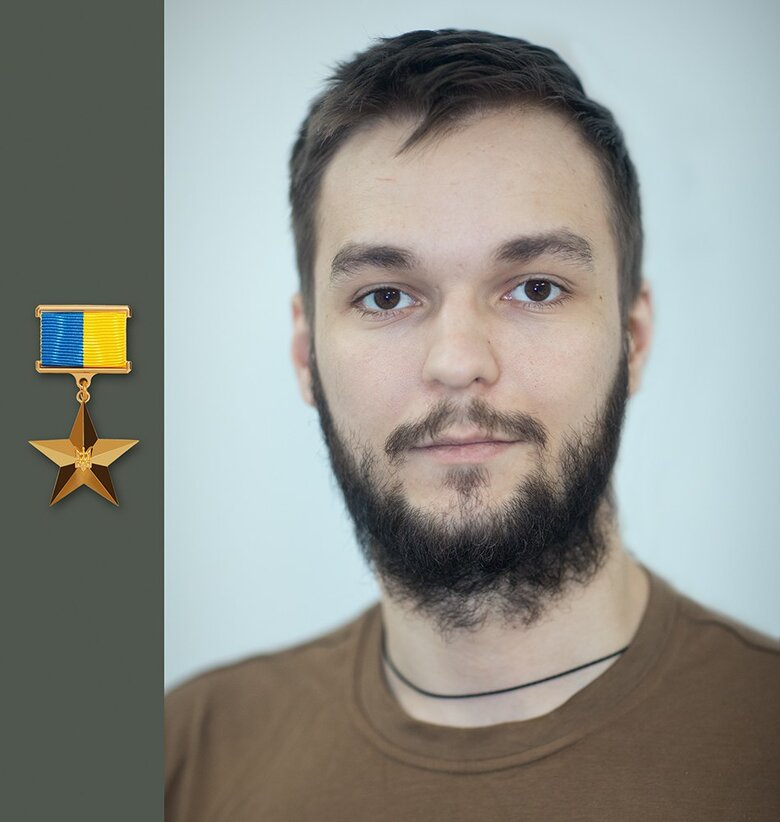 Боєць полку Азов, Герой України Лев Пашко: Наш бункер три рази пробивали авіабомбами. Були думки, що це все. Я розумів, що для України зробив Маріуполь. Мені не було соромно 01