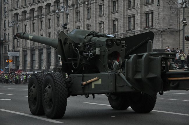 Від Точки-У до Джавелінів: вражаючі кадри 250 одиниць бойової техніки на Хрещатику 32