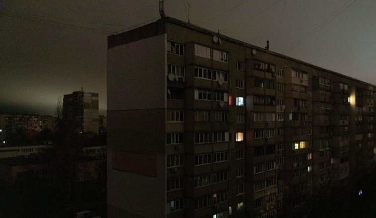 В оккупированном Крыму ввели ограничения на электроснабжение: в Севастополе будет действовать график "2 через 6"
