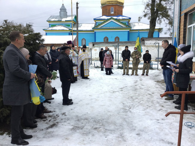 На Хмельниччині відкрили меморіальну дошку загиблому в зоні ООС воїну Богдану Шацькому 02