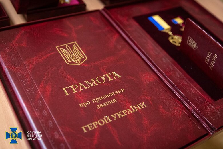 Зеленський привітав СБУ з річницею створення і вручив державні нагороди її співробітникам 03