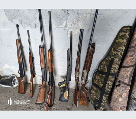 Ексзаступник начальника Дніпропетровської митниці допомагав ввозити нові авто під виглядом б/в: йому загрожує 6 років вязниці, - ДБР 05