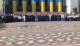 Разумков закрив урочисте засідання. Присутні зробили колективне фото на тлі парламенту. ФОТО
