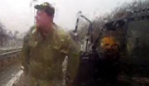 "Що ви робите!? Тут вагітна жінка!", - мужчины в форме батальона "Айдар" избили водителя на трассе Киев-Борисполь. ВИДЕО