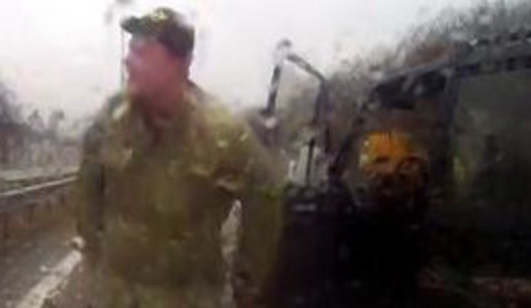 "Що ви робите!? Тут вагітна жінка!", - мужчины в форме батальона "Айдар" избили водителя на трассе Киев-Борисполь. ВИДЕО