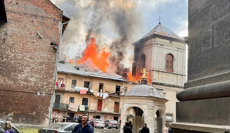 Ruscists attack central Lviv: residential building damaged. PHOTO