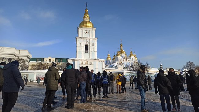 Чемодан, вокзал, Камбоджа: в Киеве попытались провести акцию в память о жертвах леворадикального насилия 20