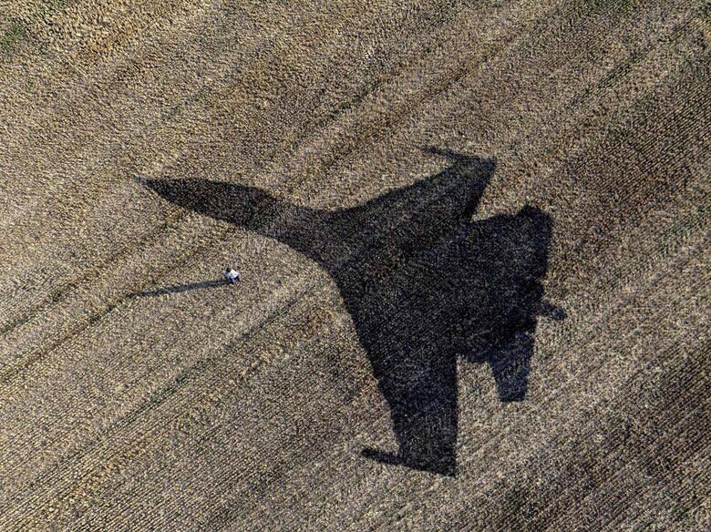 On the field in Denmark, they made an 80-meter shadow of the Ukrainian Mriya 02