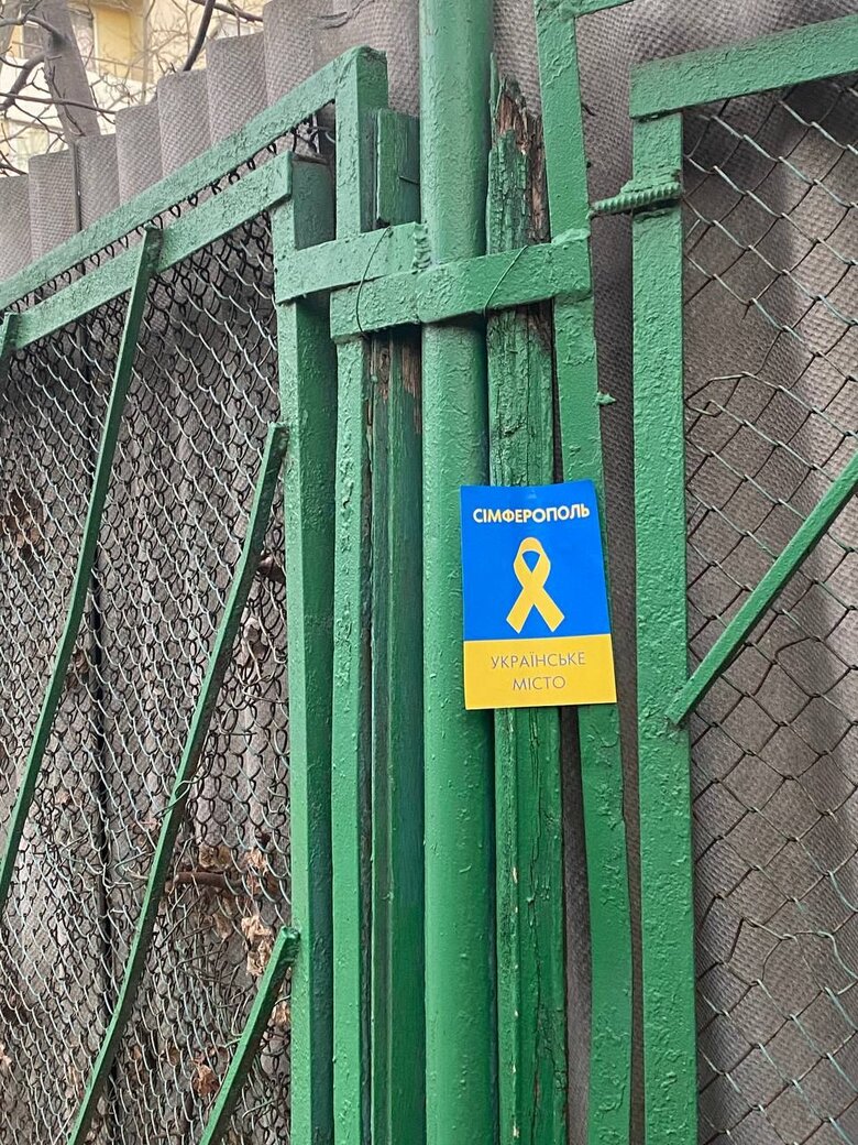 Жовта стрічка закликає приєднуватися до руху опору в окупованому Криму 01 Жовта стрічка закликає приєднуватися до руху опору в окупованому Криму 01