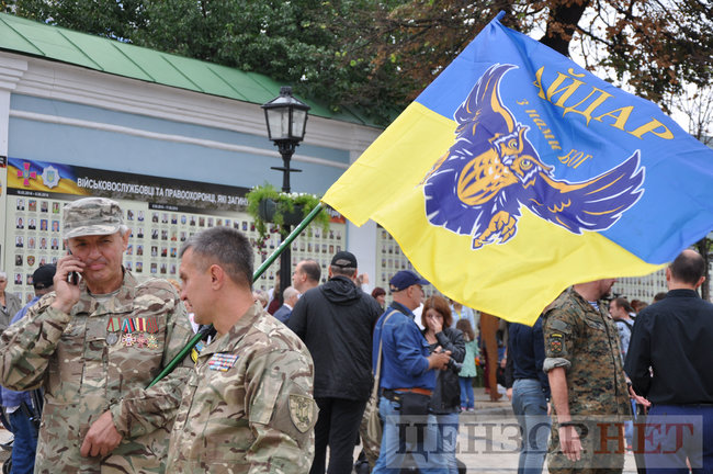 Антивандальний термінал памяті всіх загиблих у війні з РФ відкрили в Києві біля Стіни памяті 25