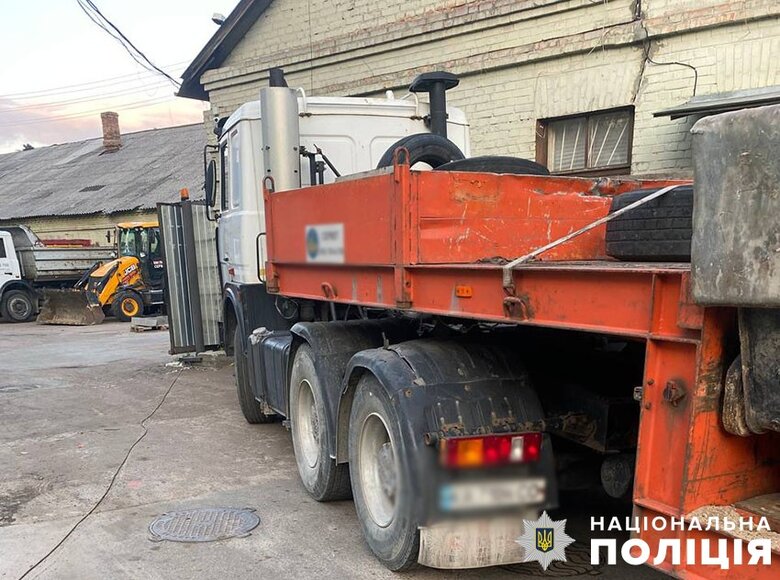 Заарештована поліцією будівельна техніка на місці знесення садиби Зеленських у центрі Києва