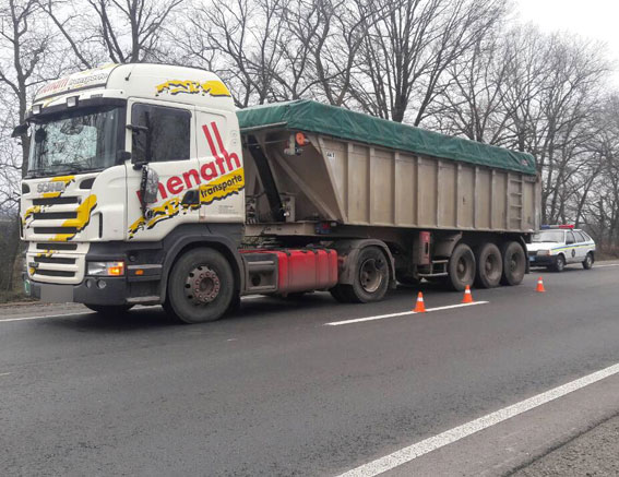 Один человек погиб, шестеро травмированы в результате столкновения грузовика и маршрутки на Полтавщине 02