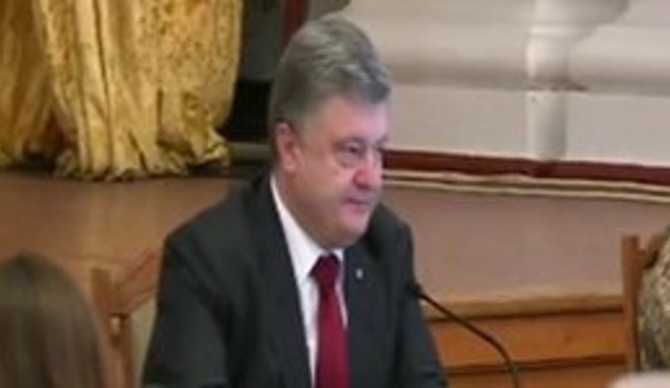 Poroshenko apologized to volunteers: "Without volunteers, without all Ukrainian people, our victory would have been impossible"
