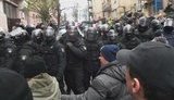 Сторонники Саакашвили пытаются прорвать кордон полиции. ФОТОрепортаж