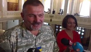"Коротка спідниця, декольте?", - "Це мене не відволікає", - нардеп Юрій Береза про дрес-код у парламенті. ВIДЕО