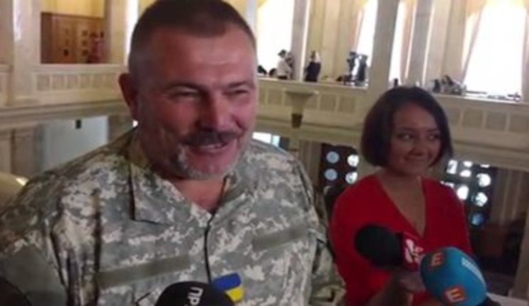 "Коротка спідниця, декольте?", - "Це мене не відволікає", - нардеп Юрій Береза про дрес-код у парламенті. ВIДЕО