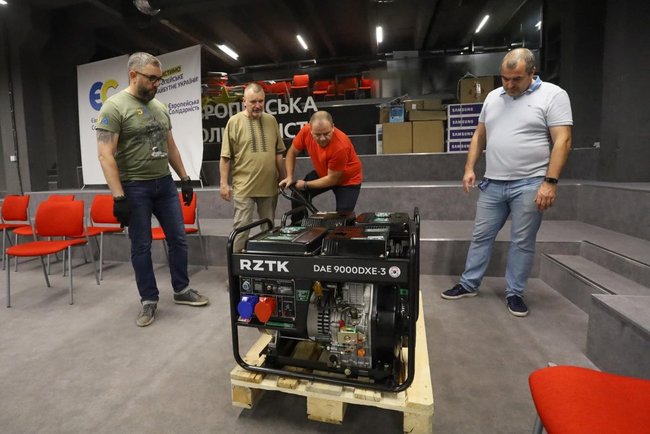 Порошенко: Следующий комплект оптической разведки собираем для 72-й бригады имени Черных Запорожцев 04