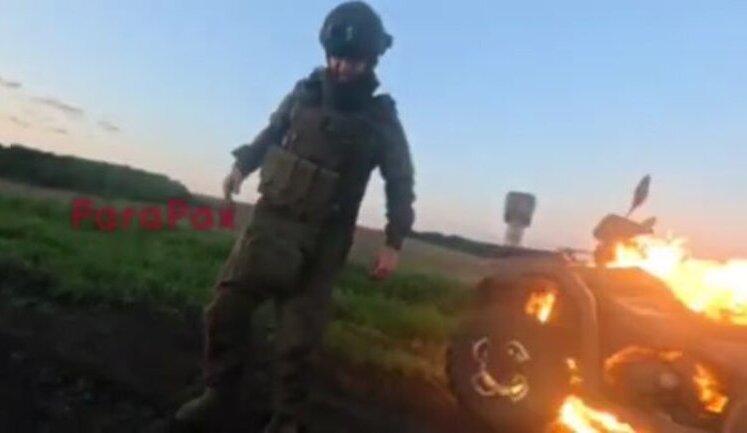 "Трьохсотий" росіянин волає від болю після атаки українського дрона: "Сука! Жгут нах#й! Нога - п#зда!". ВIДЕО