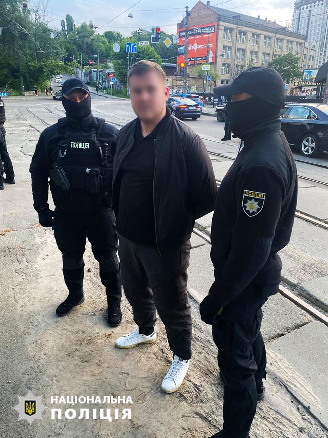 Сотрудник полиции, вымогавший взятки за непривлечение к ответственности за мелкие правонарушения, задержан в Киеве 03