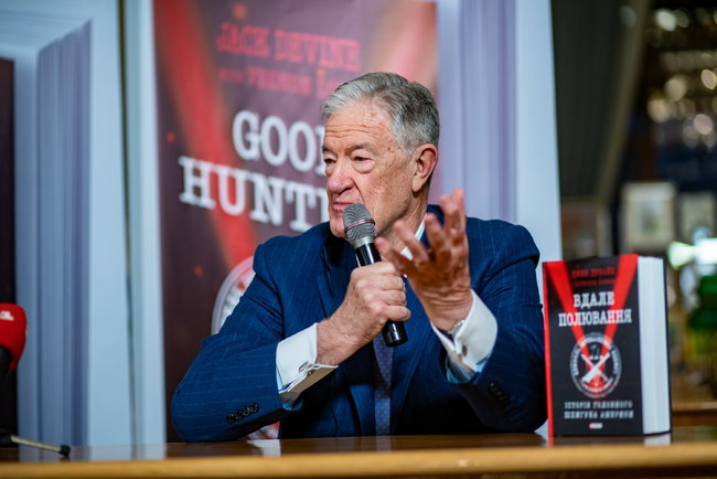 Презентація книги екс-заступника директора ЦРУ з операцій Девайна Вдале полювання відбулася в Києві 01