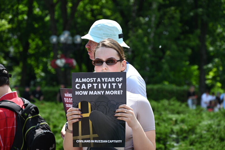 На акції в Києві вимагали визволити цивільних заручників Росії 22
