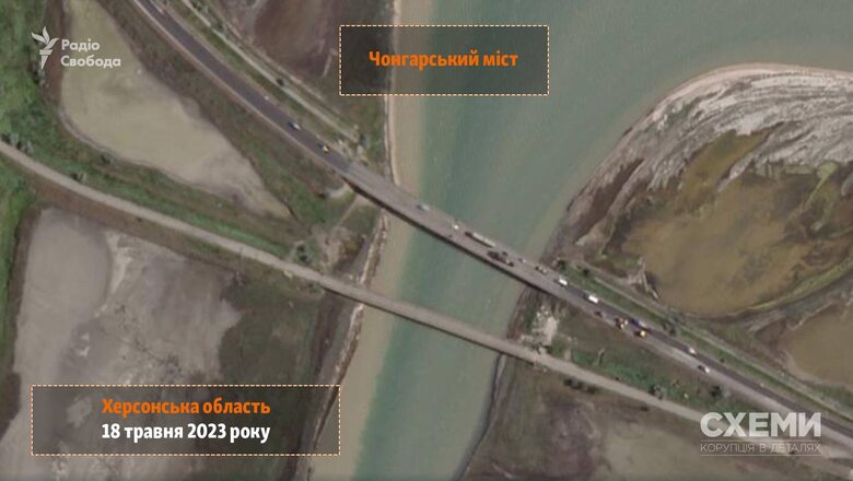Росіяни звели понтонну переправу після удару по Чонгарському мосту 01