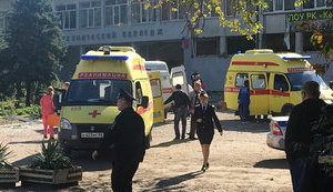 Студенты во время стрельбы выбираются из керченского колледжа. ВИДЕО