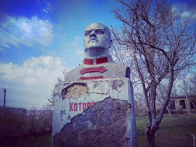 Памятник Котовському демонтовано на Одещині 02