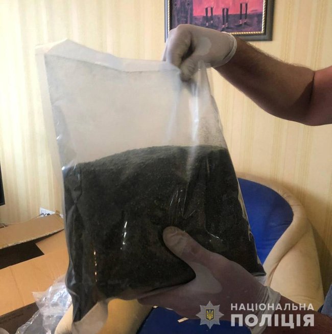28-річного наркодилера затримано в Кривому Розі: вилучені наркотичні та психотропні речовини на 2,5 млн грн, - Нацполіція 03