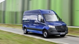 Полиция купила бронированный микроавтобус Mercedes за 3,3 миллиона